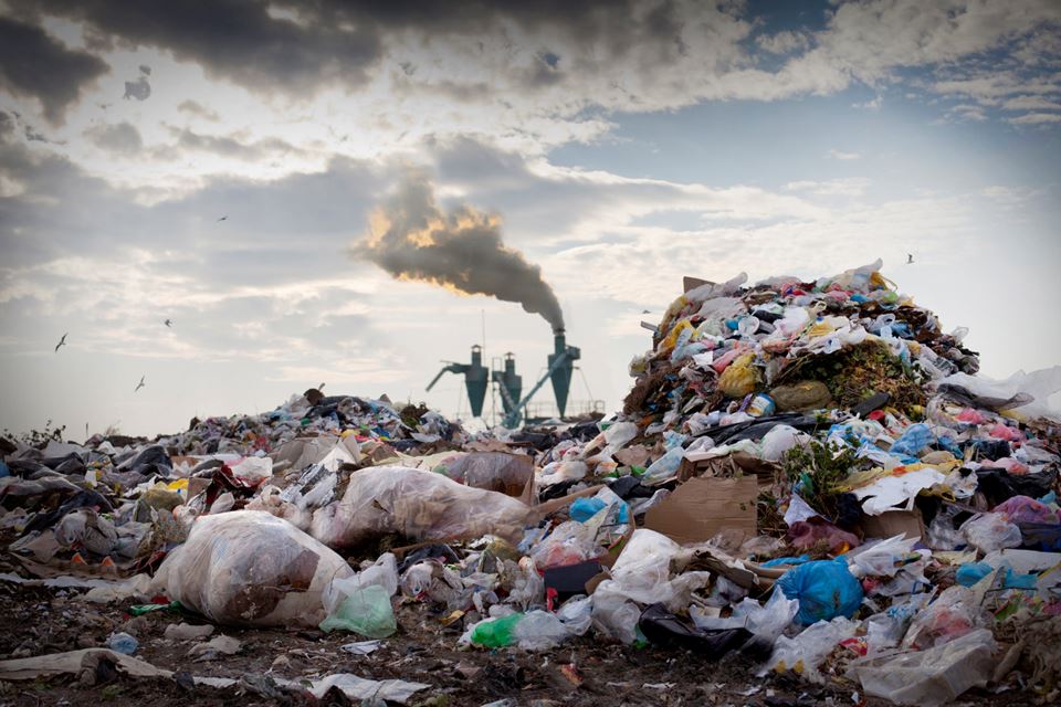 Søppel inneholder store mengder CO2 - også fra biologiske kilder. Kan vi fjerne dette utslippet, reduserer vi netto CO2-nivå i atmosfæren. Illustrasjonsbilde: iStock