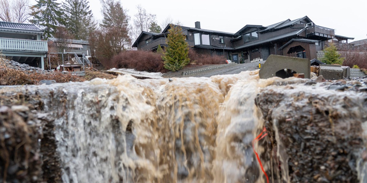 Nedbørsskader tiltar. Det bør byggereglene gjenspeile