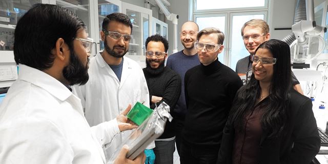 Elbilbatterier. Bildet viser deltakere i gjenvinningsforskningsprosjektet SUMBAT.
