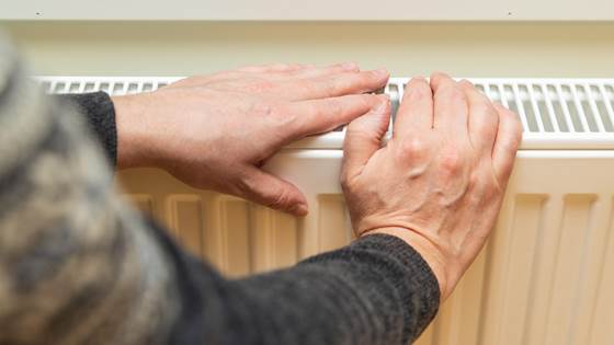 Slik kan solenergi lagres i “batterier” lagd av matavfall