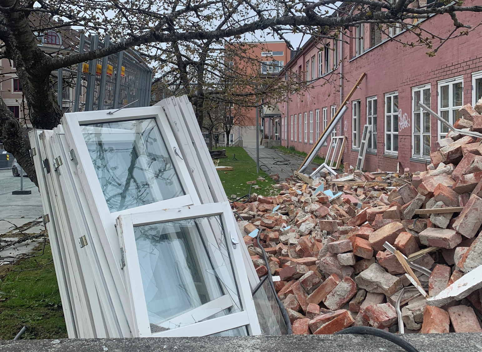 Ombruksentusiaster ønsker brukte materialer inn i byggevarehusene