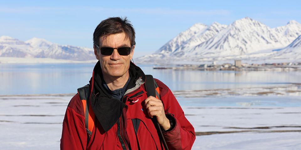 Forskningsmiljøet i NTNU Amos med professor Asgeir J. Sørensen i spissen har utviklet teknologi som samler data fra nordområdene. Kongsfjorden på Svalbard er ett av områdene de har utforsket. 
Foto: Eirik Sivertsen