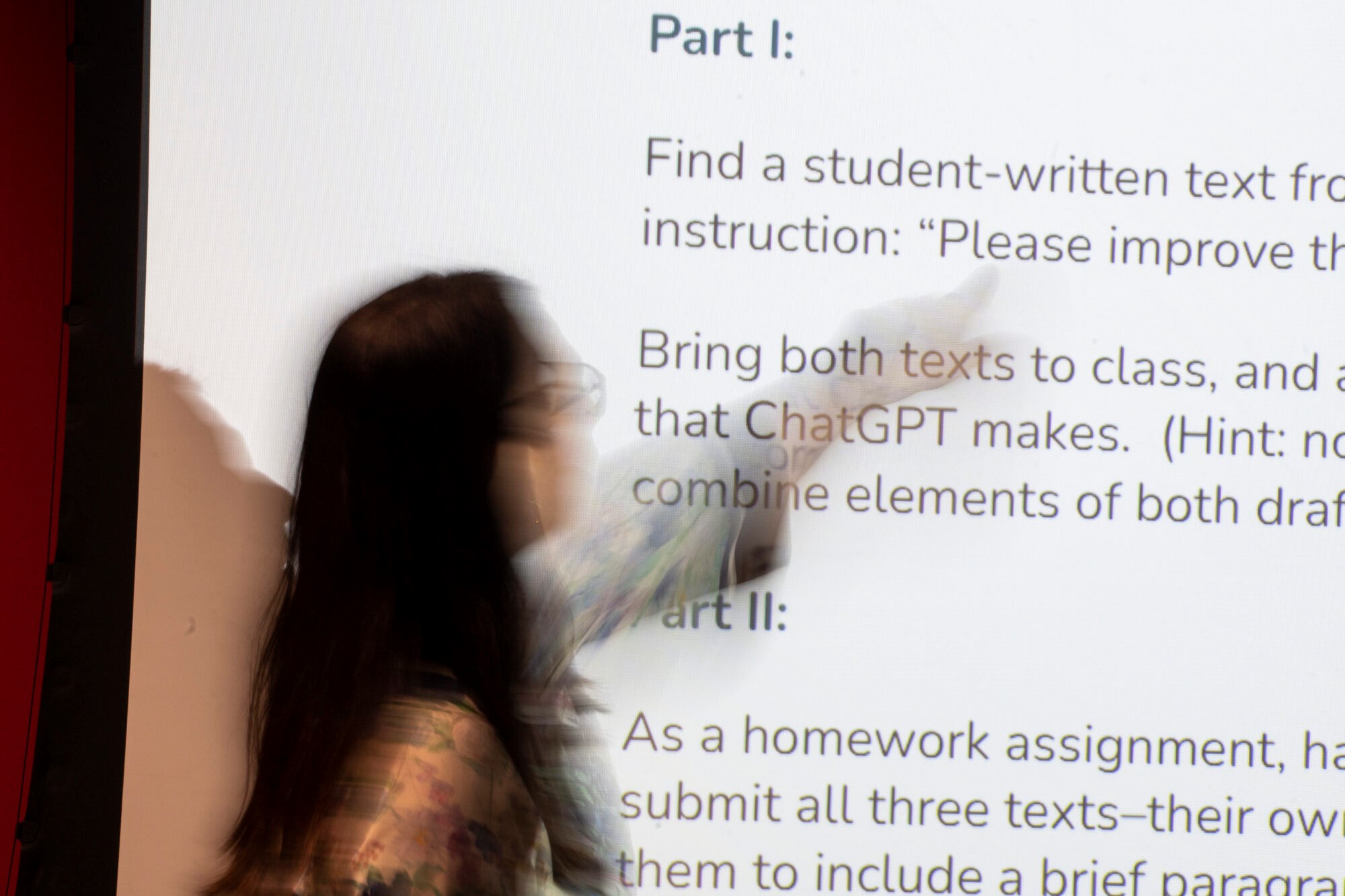 Noen ansatte synes det er lettere å spørre ChatGPT enn en senior. Blant annet viser de til at det er unødvendig å stille spørsmålene høflig og velformulert. ChatGPT svarer like blidt uansett. Illustrasjonsfoto: Joe Lamberti/AP/NTB