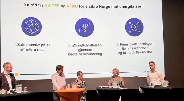 Bildet er fra Arendalsuka 2024, viser forskere til debatt