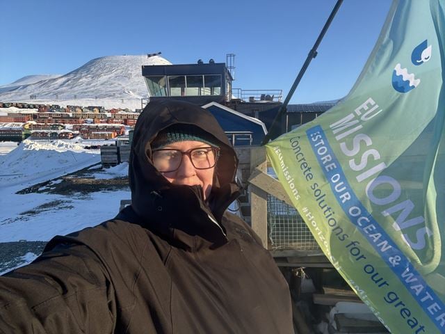 Ida Beathe Øverjordet i SINTEF jobber med marin restaurering. Her er hun på Svalbard. 