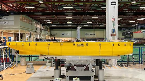 Stående blir dette skipet like høyt som Eiffeltårnet