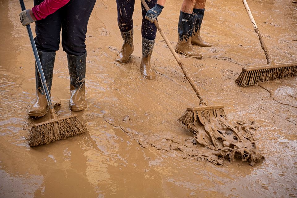 Flomvannet har trukket seg tilbake i Papiporta, en forstad til Valencia, i oktober i fjor. Foto: Lucas Vallecillos/Science Photo Library/NTB