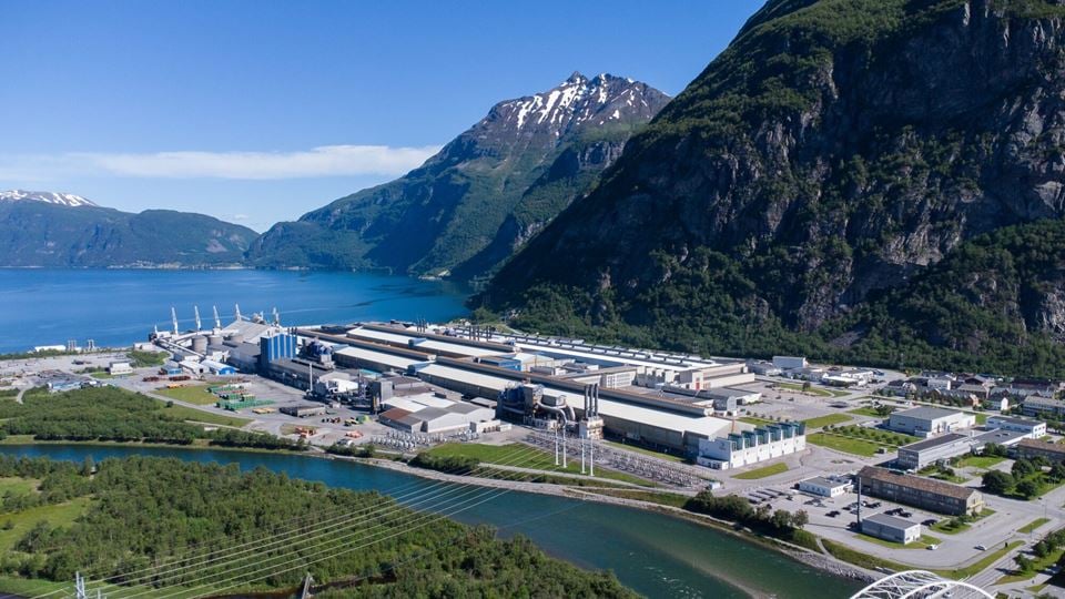 Norsk Hydro har Europas største aluminiumsverk på Sunndalsøra. Norsk produksjon av metaller er et viktig forsvarsverk for Europa, skriver kronikkforfatteren. Foto: Photofex_AUT/Shutterstock