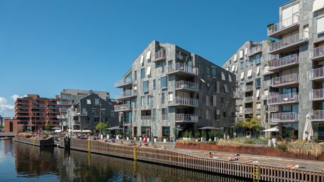 Nye leiligheter på rekke og rad i Bjørvika i Oslo.