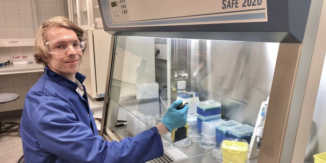 Bakterier kan overleve vask og desinfeksjon der maten produseres