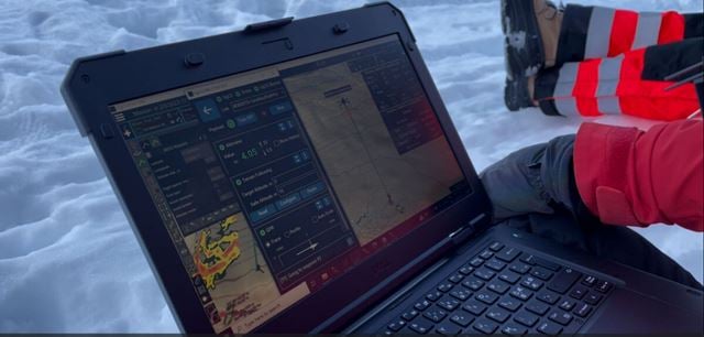 I et samarbeidsprosjekt med NGI og Statens vegvesen har SINTEF brukt droner med georadar til å kartlegge dybde, fuktighet og risiko i snølagene i norske fjellområder.