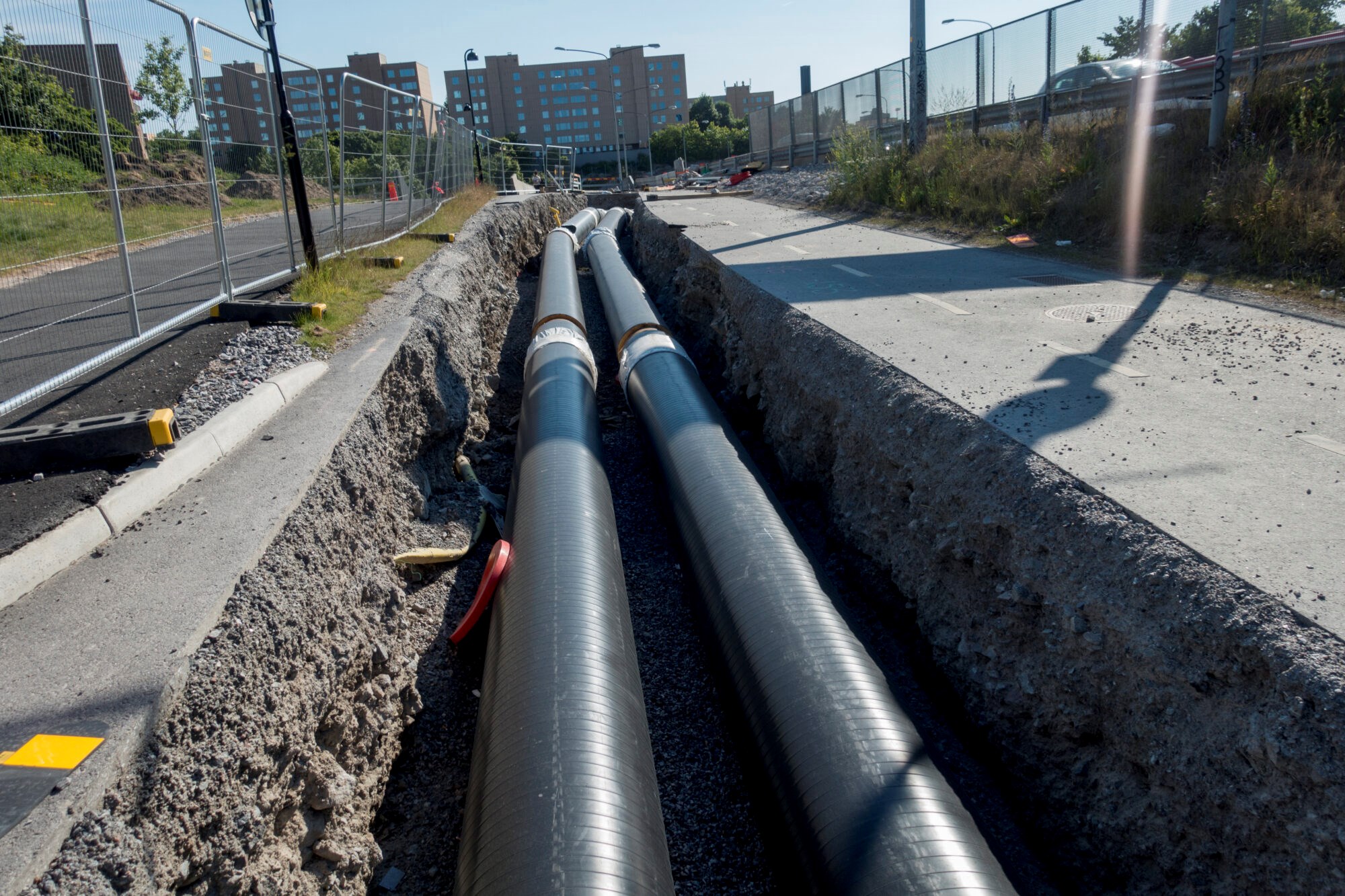Mer fjernvarme kan  redusere nettkøen