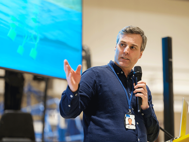 Robert Indergård i bassenget