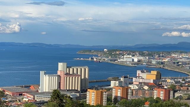 Bygningene til Felleskjøpet i Ila i Trondheim ruver i landskapet. Foto: Felleskjøpet