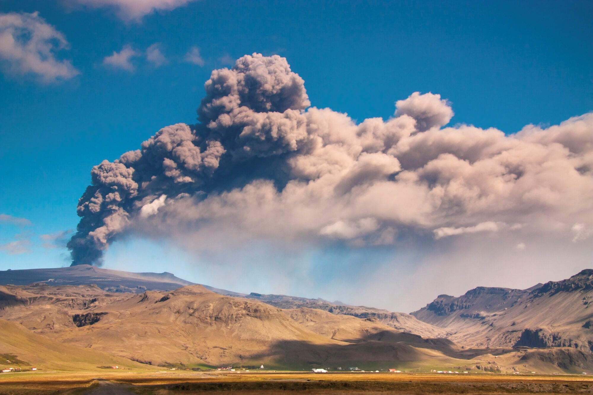 Vulkanutbruddet ved Eyjafjallajökull førte til en uventet pause i arbeidet til en gruppe forskere. Det ga rom til å utvikle et nytt prosjekt. Nå kan resultatene fra det redusere utslipp fra plattformer offshore - og spare plass. Foto: iStock