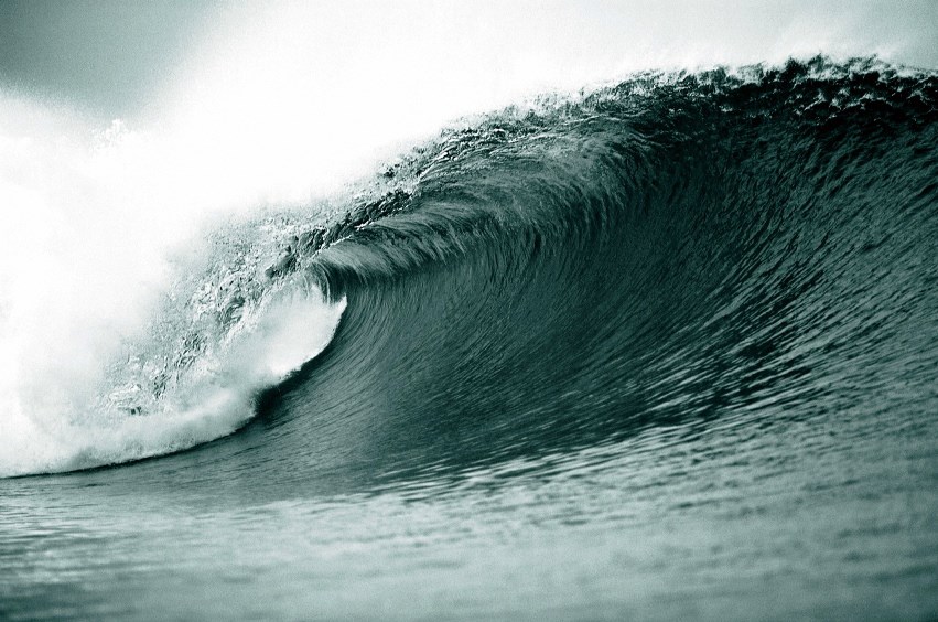 Infinite, renewable, and full of energy. Waves are capable of providing us with "blue-green" energy for the future, and are a source of energy carriers such as hydrogen. Photo: Thinkstock