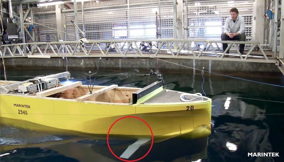 Eirik Bøckmann tests an artificial whale tail in the model ship tank at Tyholt. Photo: Ingvil Snøfugl, Siw Hermanstad, Marintek/SINTEF