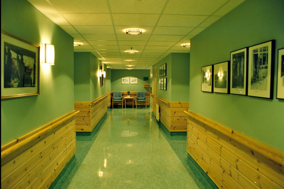 Many  care homes are built with an overriding focus on providing medical care, while provision for the benefits and opportunities gained by being able to move around freely outside the buildings has received very little attention. Photo: Karin Høyland.