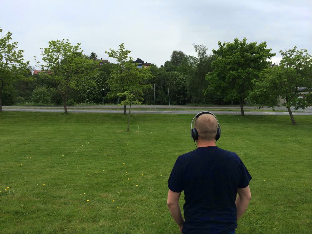 The researcher at SINTEF ICT looks out across a planned road project. Even though there are no cars yet, he can still hear the traffic. Photo: SINTEF ICT.