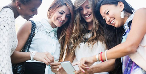 Only about 3 in 10 women are interested in politics, as opposed to 7 in 10 men. Roughly speaking, this gap between men and women applies both globally and in Norway. Photo: ThinkStock