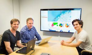 In a room at SINTEF Fisheries and Aquaculture at Brattøra in Trondheim, Ståle Walderhaug, Peter Pharo and are concentrating on a screen in front of them displaying maps, colourful graphs and columns of numbers. Photo: Thor Nielsen.