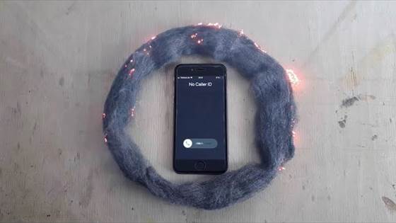 Er det mulig å bruke en ringende telefon for å få fyr på stålull?