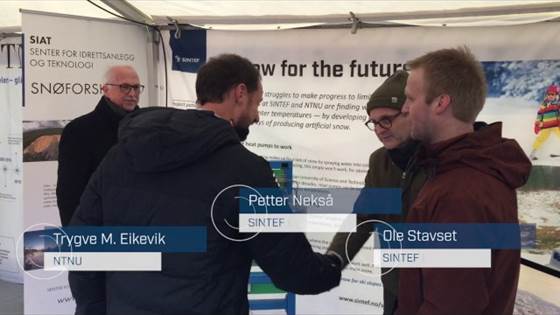 Kronprinsen fikk lære om snøproduksjon i varmegrader