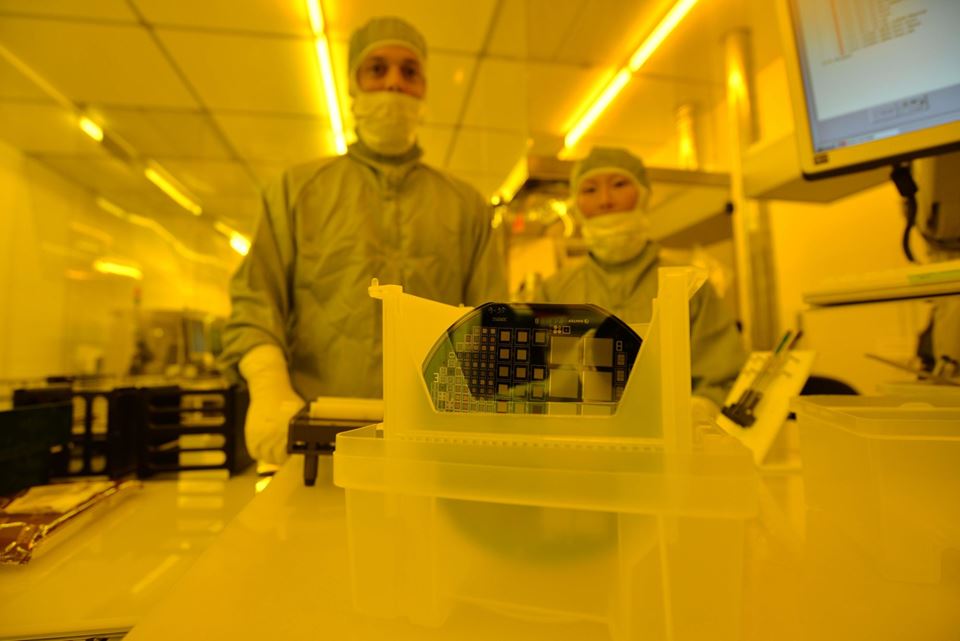 SINTEF researchers Marco Povoli and Angela Kok have contributed towards the development of a microscopic sensor that measures what no other sensor can – the radiation doses absorbed by individual cancer cells. Photo: SINTEF