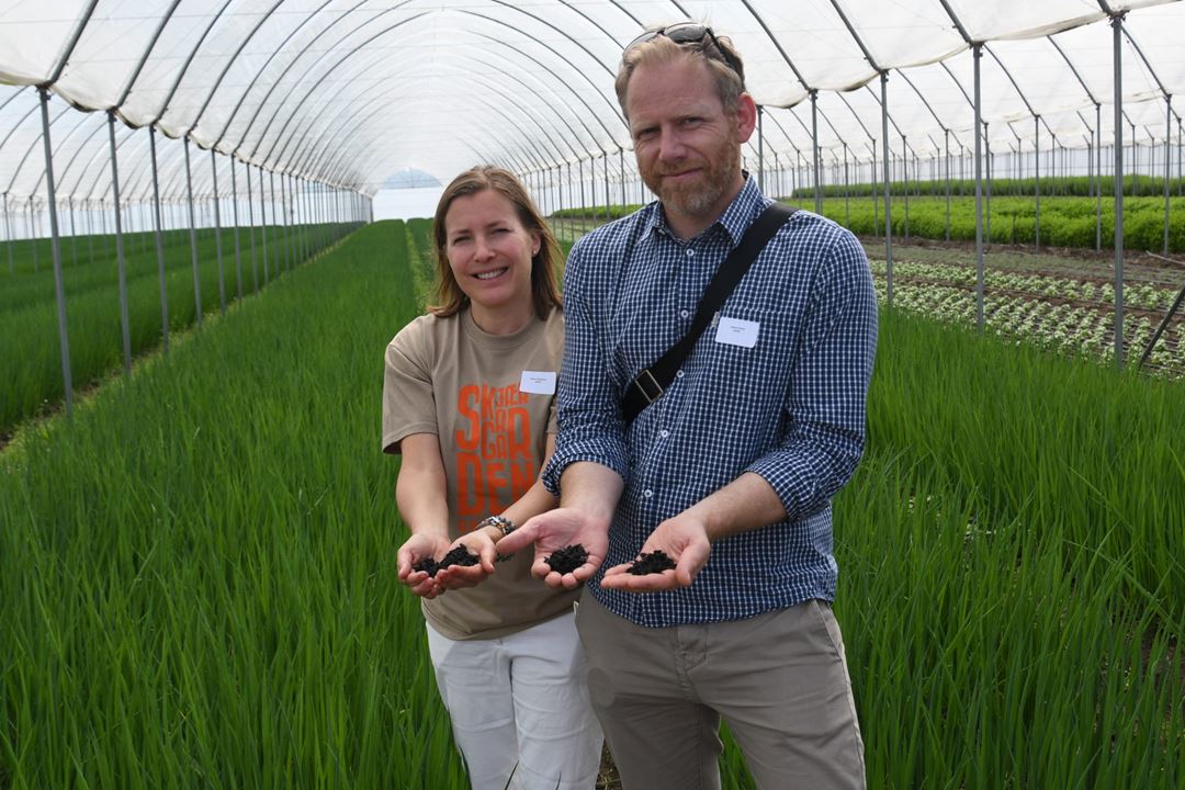 SINTEF researchers Maria Kollberg Thomassen og Markus Steen at the Skjærgaarden nursery.