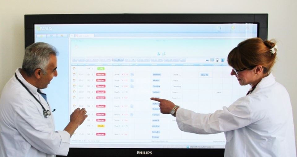 Less stress, more overview and control: Here from the doctor's planning meeting in the morning, where the digital overview plays an important role. Photo: Oslo Municipality