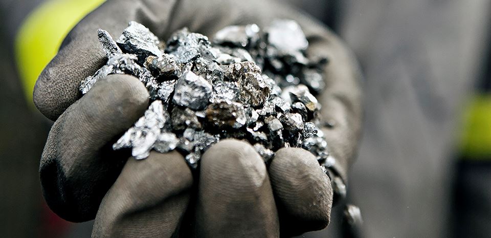 The transition to a greener world relies in part on research on minerals and materials.  Illustration photo: Geir Mogen, NTNU