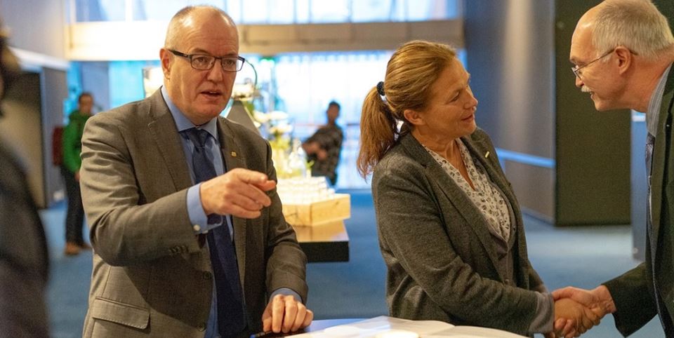 Gunnar Bovim (NTNU), Alexandra Bech Gjørv (SINTEF) and Anders Bjarklev (DTU) signed an agreement to work together on offshore wind. Photo: John Ivar F. Eidsmo, SINTEF