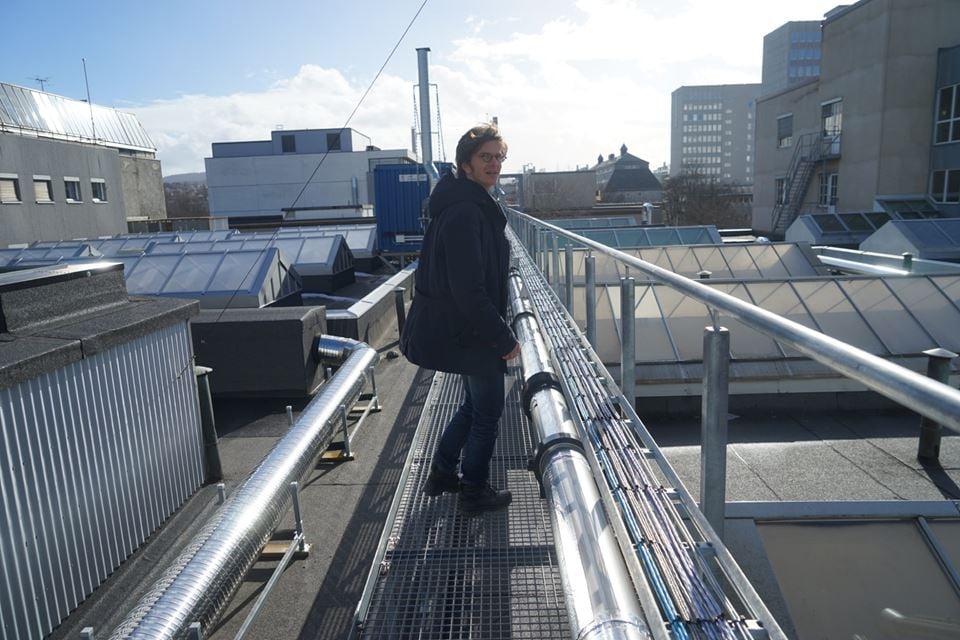 Researcher Svend Tollak Munkejord at SINTEF at the test facility which is located on a roof at Gløshaugen in Trondheim. The test-plant plays an important role for the future CO2 management. Photo: Mona Sprenger