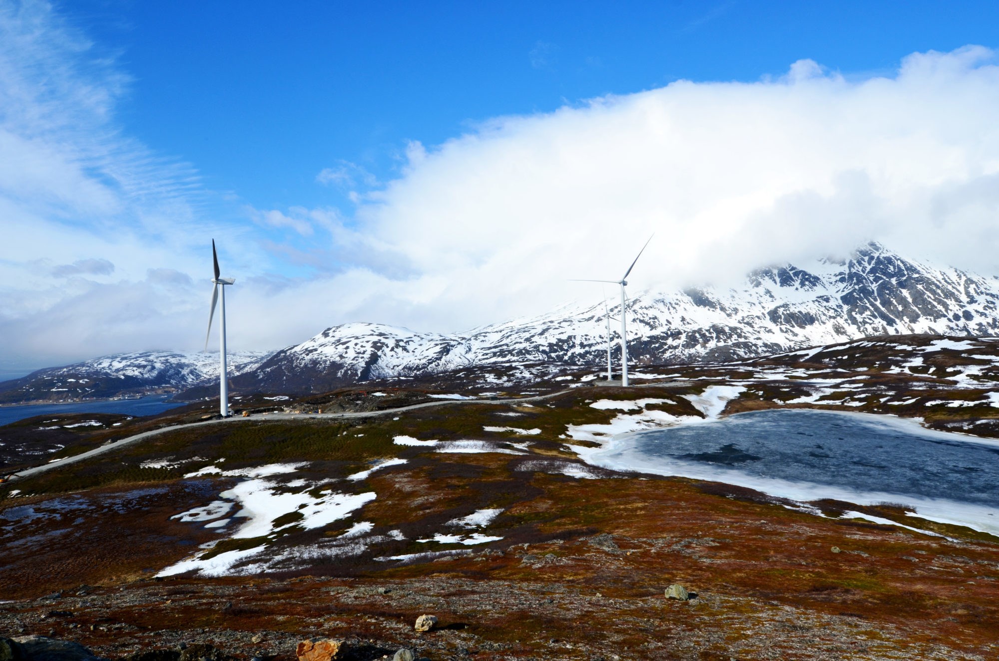 Wind turbines in the Norwegian environment have stirred up strong reactions against their construction. Wind power has to be developed with  a long-term and sustainable perspective, with caution and respect for the worth of the environment and with strong involvement from people who are affected, write blog authors from NTNU and SINTEF. Illustrative photo from iStock.