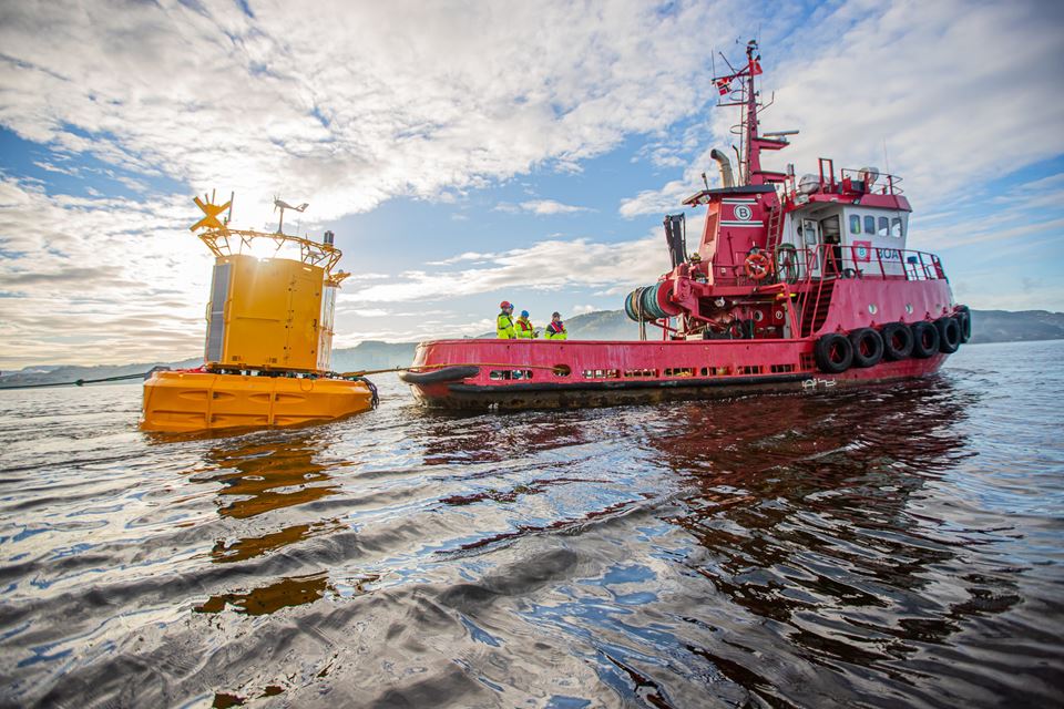 A floating laboratory on its way out into the fjord. The equipment will be a key part of OceanLab and will provide us with new and better knowledge about environmental changes in the ocean and new sensor technology. Photo: SINTEF