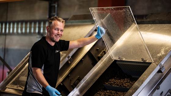 Recovering eco-friendly phosphorous from wastewater