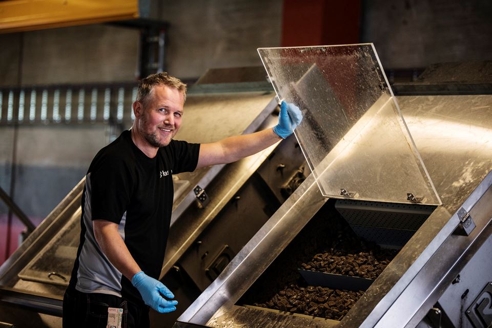 Phosphorous recovery: Bacteria are helping the phosphorous in decontaminated wastewater to be converted into an eco-friendly fertiliser. The product, struvite, has been approved as an organic fertiliser. Photo courtesy of HIAS in Hamar.