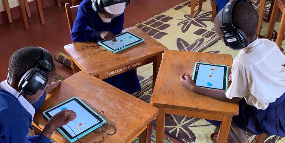 Children testing their hearing with the help of a game developed by Norwegian researchers. Photo: SINTEF