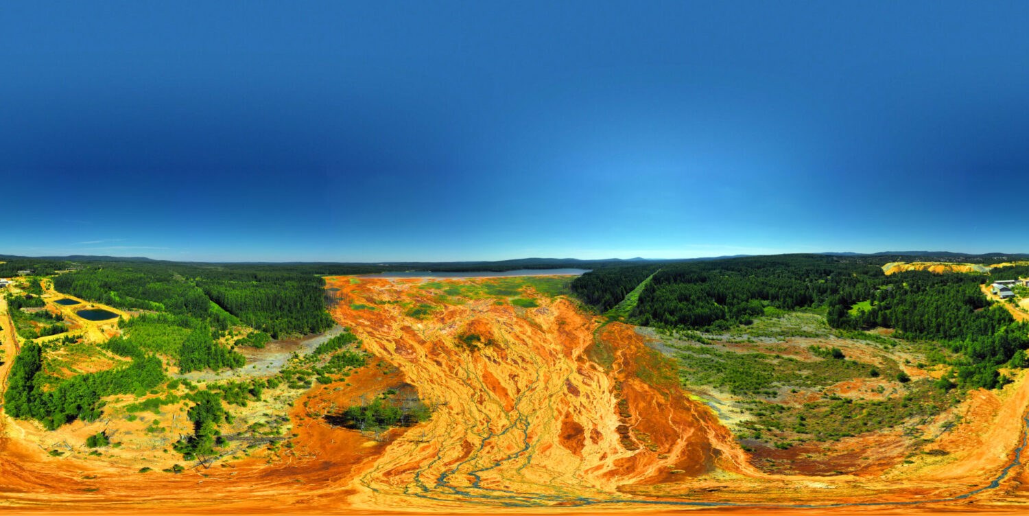 Innovative recovery of valuable raw materials from ‘red mud’