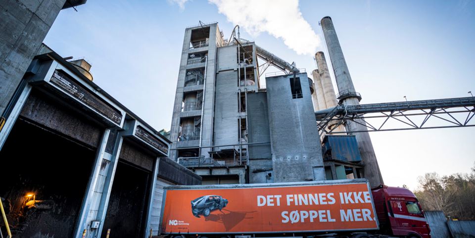 The authors of this article argue that the world is in need of systems for the capture, transport and storage of CO2, and that we are seeing the start of this process in Norway with the launch by the state and industrial sector of the Langskip project. As part of this project, CO2 will be captured here at the Norcem cement factory in Brevik in Telemark. Photo: Heiko Junge/NTB