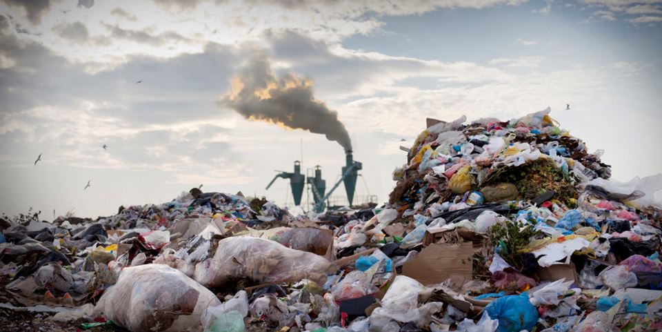 Our waste contains large volumes of CO2, including from biological sources. If we can find a way to remove this gas from incineration emissions, we will effectively be reducing the volume of CO2 in the atmosphere. Stock photo: iStock