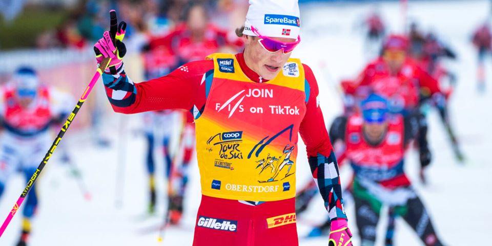 Norwegian skier Johannes Høsflot Klæbo crossing the line to win the men’s 20-kilometre pursuit race at Oberstdorf. Photo: Terje Pedersen/NTB