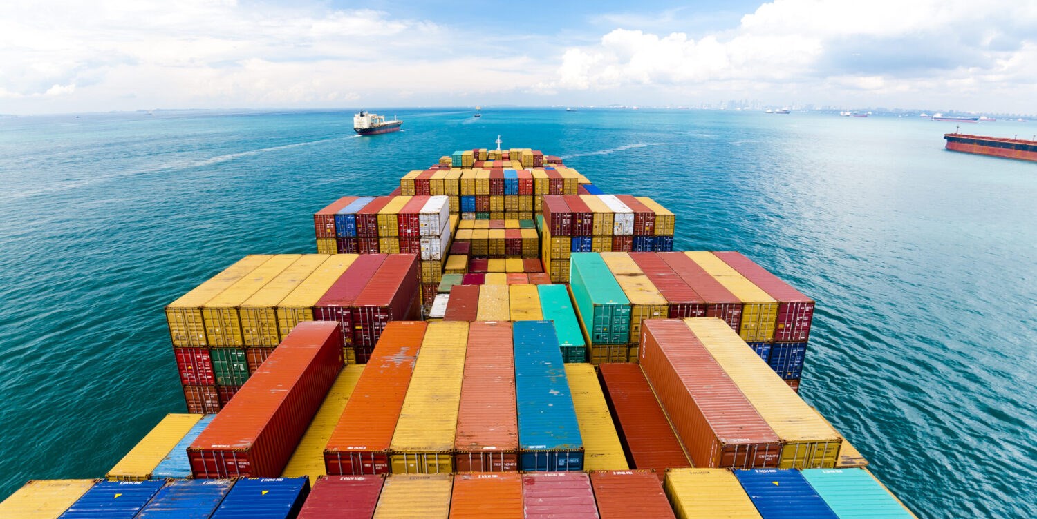 The authors of this article suggest that 3D printing is perfect for reducing both manufacturing costs and greenhouse gas emissions in the shipping sector, but that things are still being carried out in the same old ways. Photo: donvictorio/Shutterstock