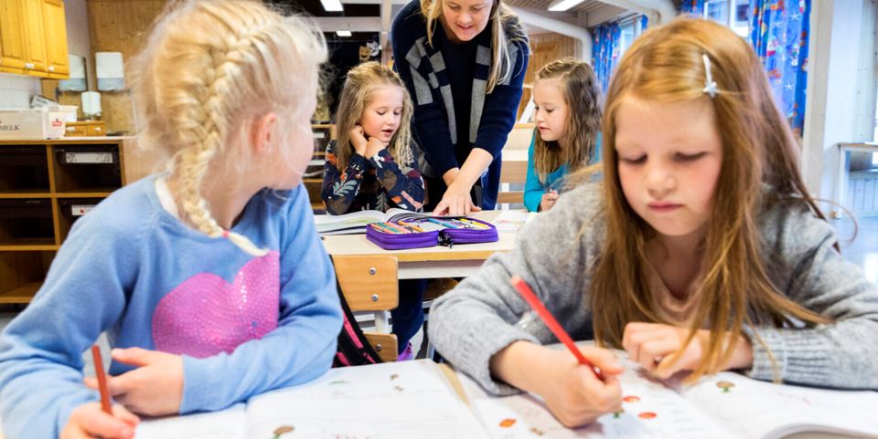 The author of this article argues that that we should consider whether pupil assessments at school are undermining our children’s self-awareness of tacit knowledge. Photo: Gorm Kallestad/NTB