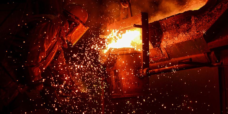 Steel manufacture is one of the industrial sector’s largest sources of CO2 emissions. Led by Sweden, steel manufacturers are now investing in the use of hydrogen for the manufacture of emissions-free iron. Stock photo: Shutterstock/sondem