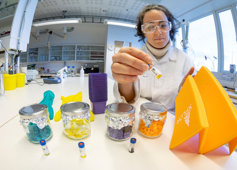 Research scientist Amaia Igartua at SINTEF Ocean pictured here working with some of the plastic materials investigated as part of the project MicroLEACH. Photo: Thor Nielsen.