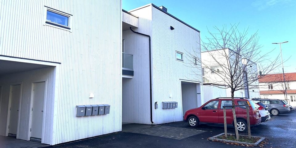 Homes located close to urban centres are popular. Pictured here are some rented affordable housing apartments in Ringsaker, built on two levels and just a short walk from the local shops and schools. Photo: SINTEF