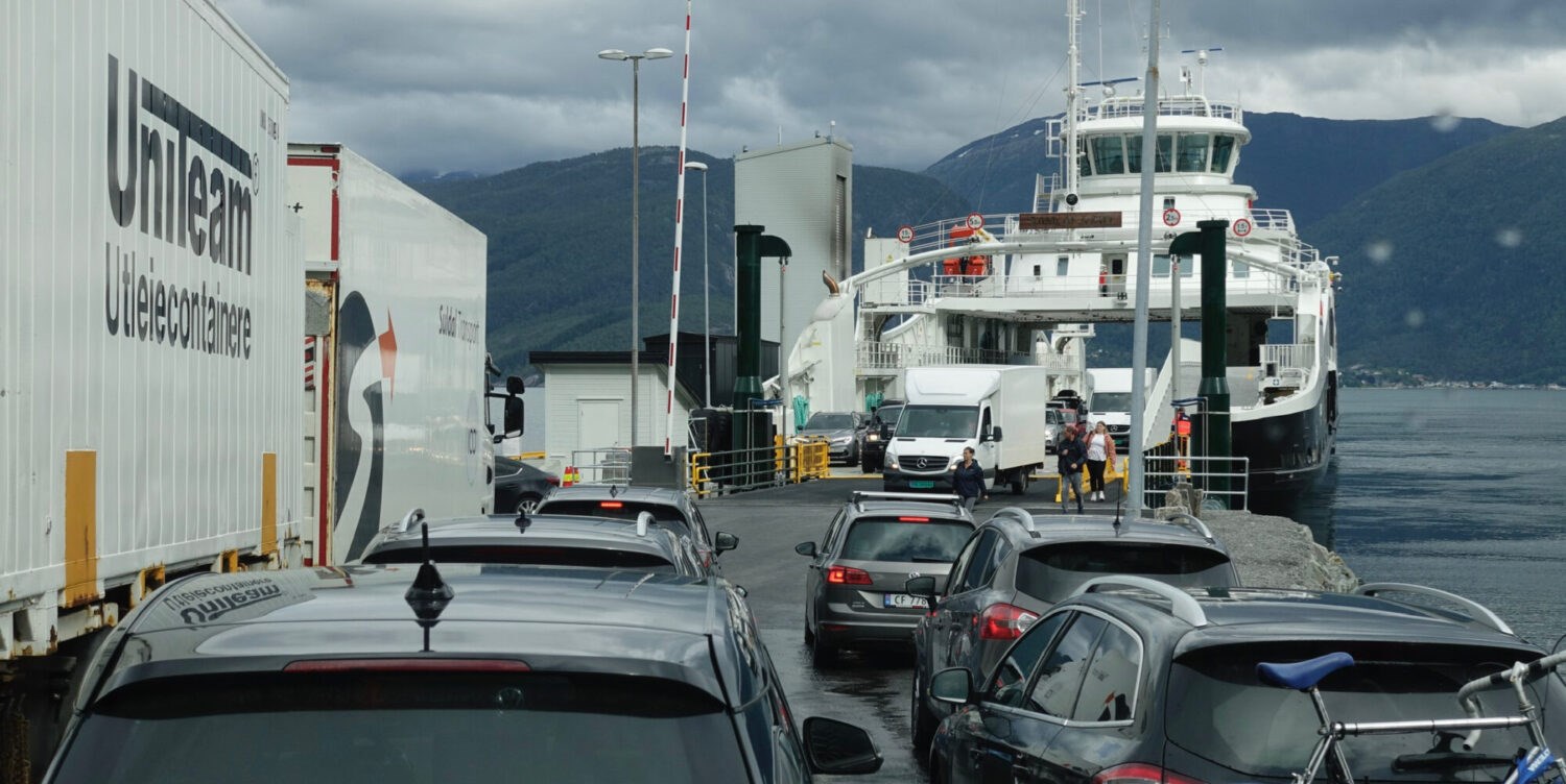 Holidays mark the high season for ferry queues in Norway. Pictured here, queueing for the crossing between Tørvikbygd and Jondal in Vestland county. Photo: Marianne Løvland/NTB