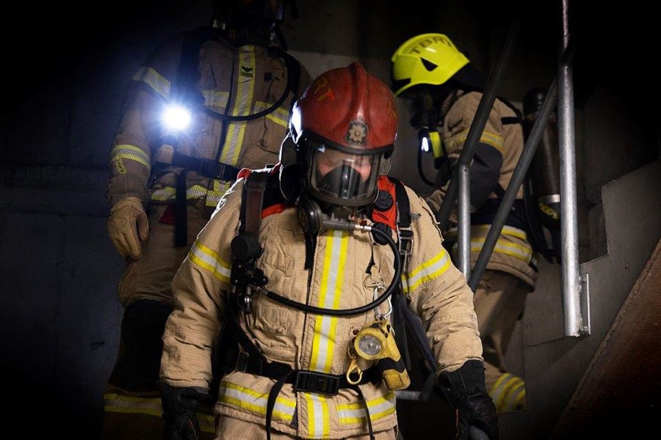 A simulated smoke dive revealed high physiological stress on the firefighters. Photo: Trøndelag fire and rescue service