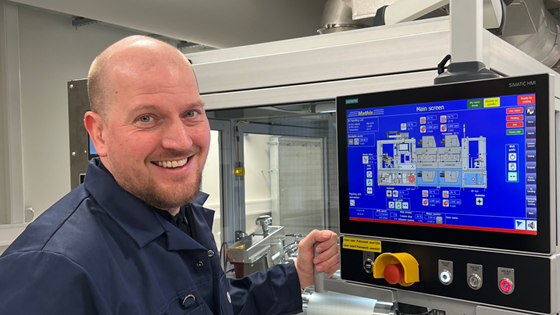 Researchers in this lab are creating a self-repairing and environmentally friendly EV battery